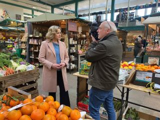 We’re on TV! @bbc_midlands Today reporter Joanne Writtle and cameraman Geoff Ward dropped by this afternoon to find out why we’ve been voted Britain’s Favourite Market for two years in a row. 
 
Tune into 📺 Midlands Today, on BBC1, tonight at 6.30pm to see our market on TV and hear interviews with traders. 
.
.
. 
.
.
.
.
.
.

#bbcmidlands #shrewsburymarkethall #shrewsburyindoormarket #shrewsbury #market #shrewsburymarket #shropshire #shopshrewsbury #shrewsburyindependents #shoplocal #shoplocally #shopsmall #supportindependent #originalshrewsbury #shropshirecouncil #shrewsburytowncouncil